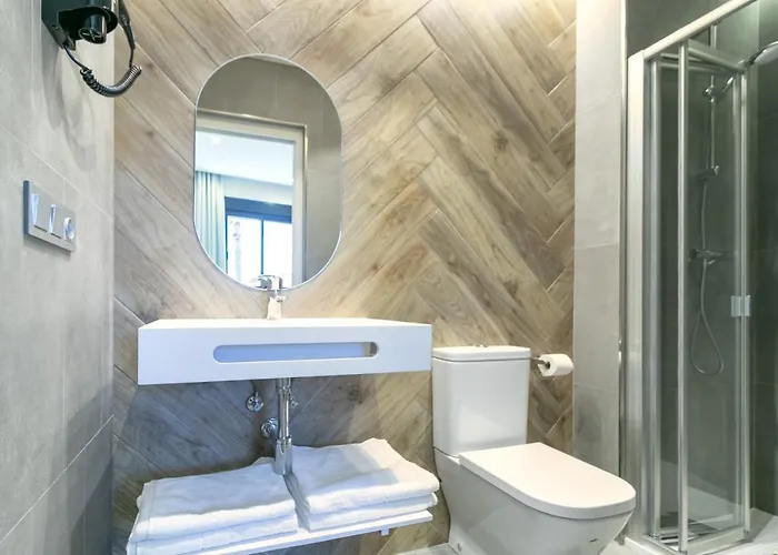 Real Maqueda - Отель